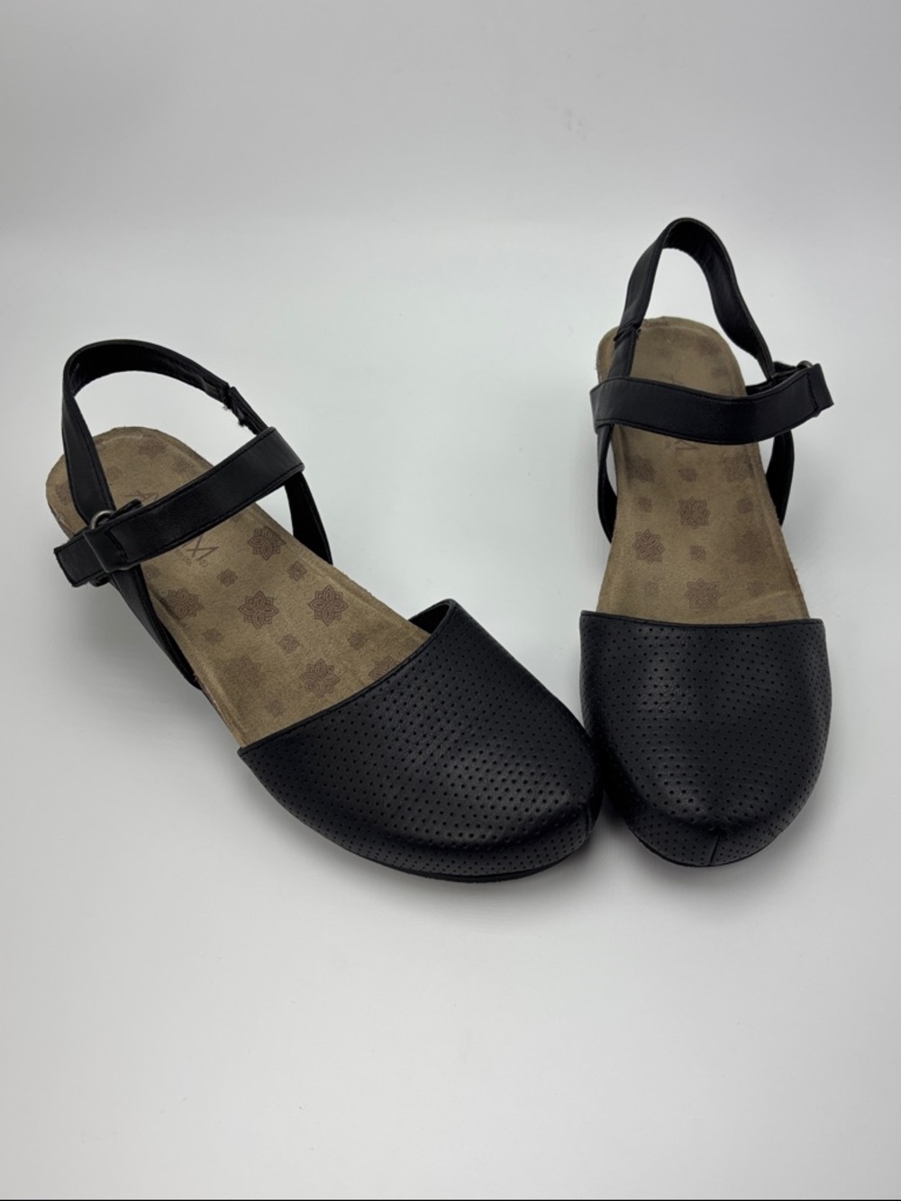 Axxiom Pacer Mary Jane Wedge Shoes - size‎ 7.5